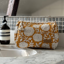 Load image into Gallery viewer, Toiletry bag Tara