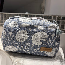 Load image into Gallery viewer, Toiletry bag Tara
